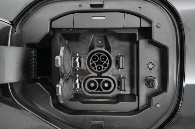 2024 Toyota bZ4X — photo 8 of 21