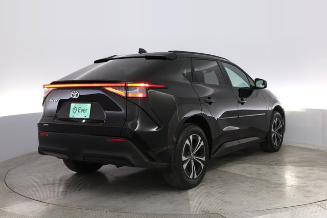 2024 Toyota bZ4X — photo 2 of 21