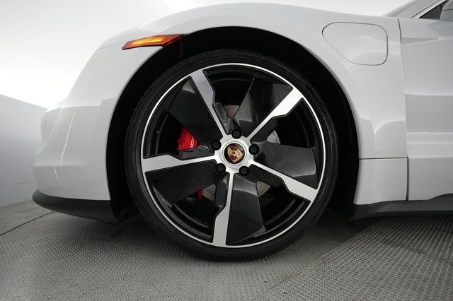 2021 Porsche Taycan — photo 15 of 25