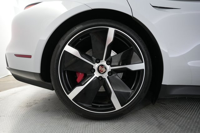 2021 Porsche Taycan — photo 17 of 25