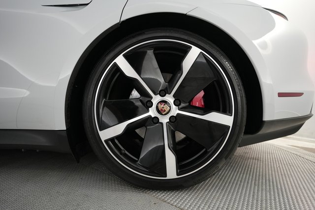 2021 Porsche Taycan — photo 16 of 25