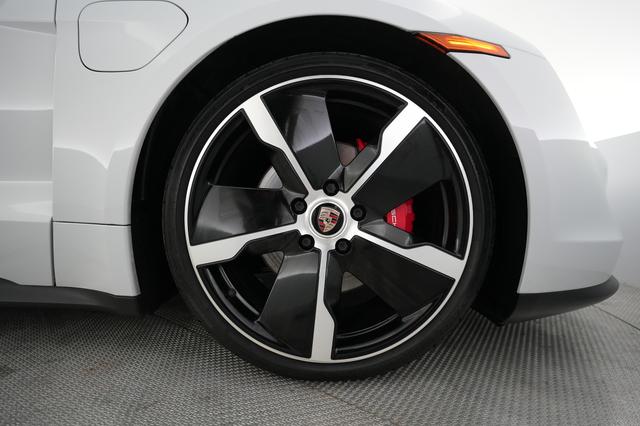 2021 Porsche Taycan — photo 7 of 25