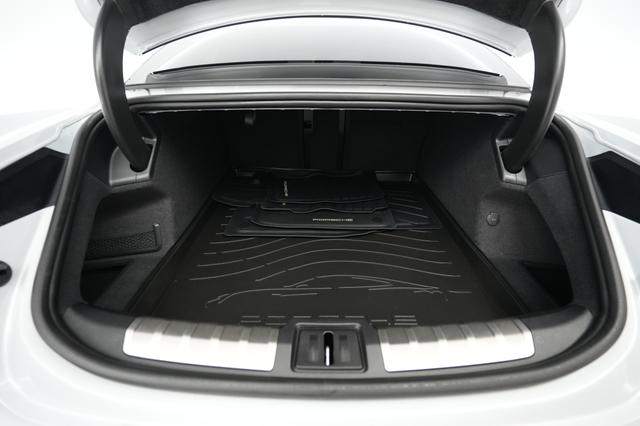 2021 Porsche Taycan — photo 6 of 25