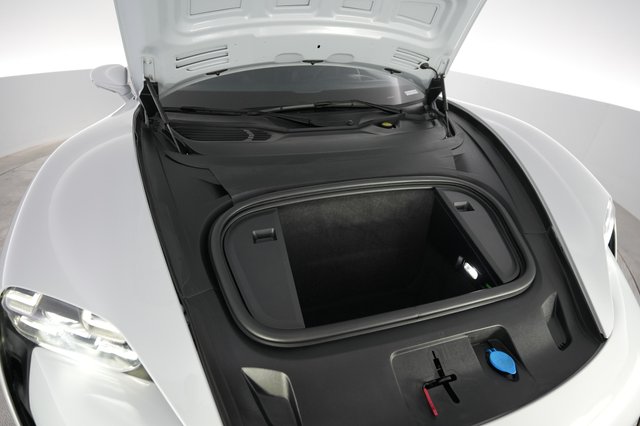 2021 Porsche Taycan — photo 23 of 25