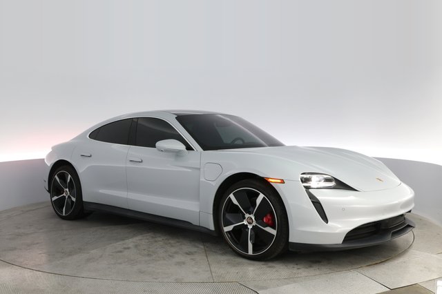 2021 Porsche Taycan — photo 11 of 25