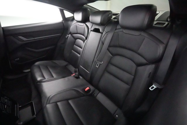 2021 Porsche Taycan — photo 19 of 25