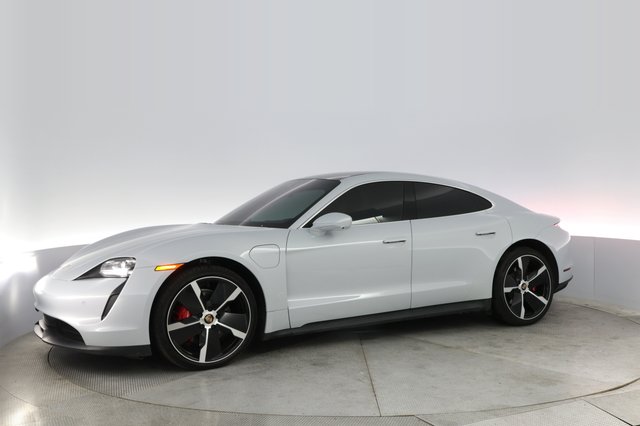 2021 Porsche Taycan — photo 14 of 25