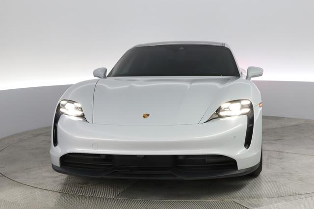2021 Porsche Taycan — photo 9 of 25