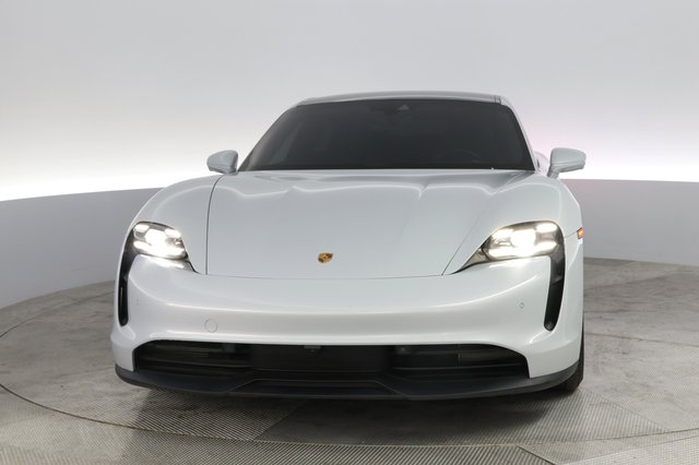 2021 Porsche Taycan — photo 9 of 25
