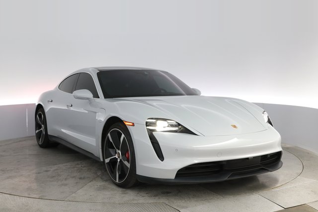 2021 Porsche Taycan — photo 10 of 25