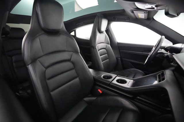2021 Porsche Taycan — photo 18 of 25