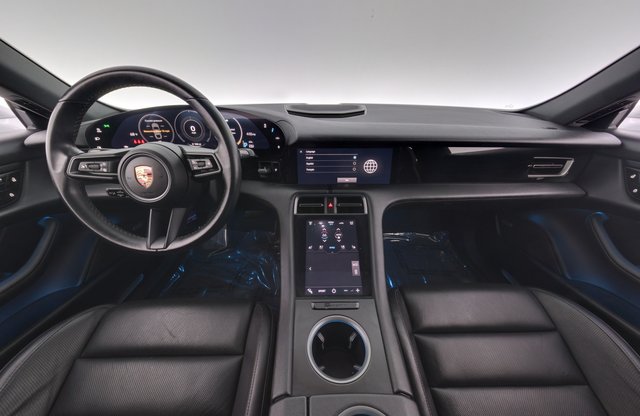 2021 Porsche Taycan — photo 21 of 25