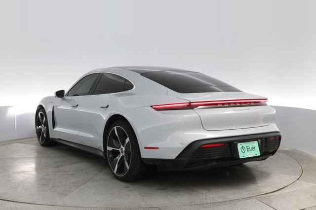 2021 Porsche Taycan — photo 13 of 25