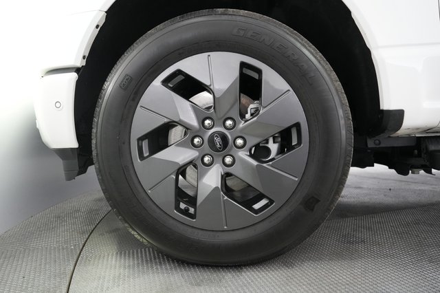 2022 Ford F-150 Lightning — photo 7 of 16