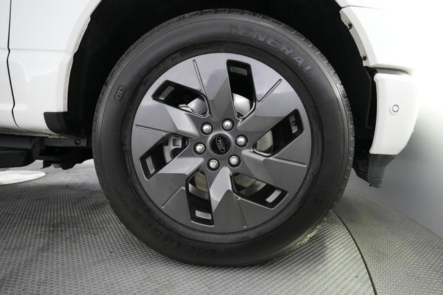2022 Ford F-150 Lightning — photo 9 of 16
