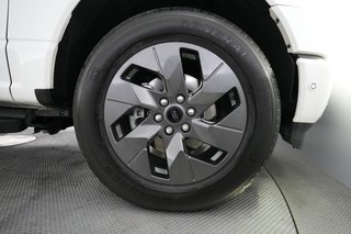 2022 Ford F-150 Lightning — photo 9 of 16