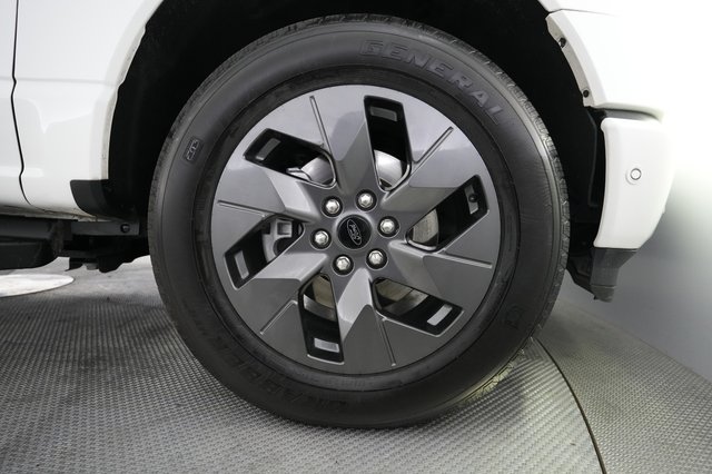 2022 Ford F-150 Lightning — photo 9 of 16