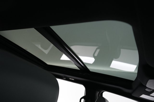 2022 Ford F-150 Lightning — photo 14 of 16