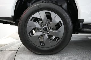 2022 Ford F-150 Lightning — photo 10 of 16
