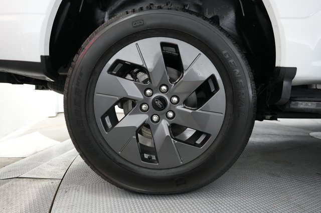 2022 Ford F-150 Lightning — photo 10 of 16