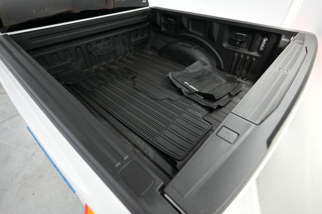 2022 Ford F-150 Lightning — photo 6 of 16