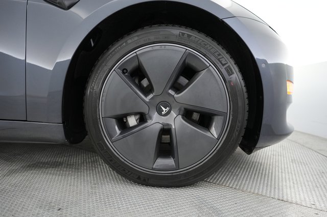 2022 Tesla Model 3 — photo 16 of 21