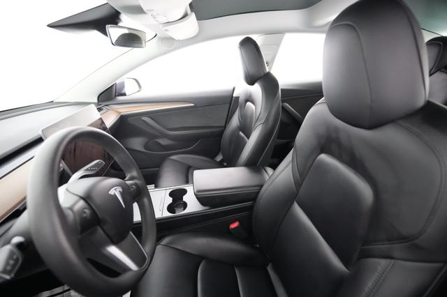 2022 Tesla Model 3 — photo 3 of 21