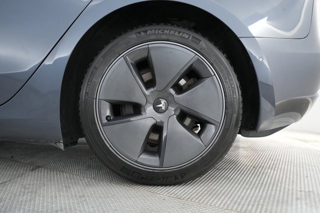 2022 Tesla Model 3 — photo 7 of 21