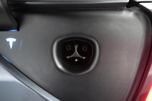 2022 Tesla Model 3 — photo 8 of 21