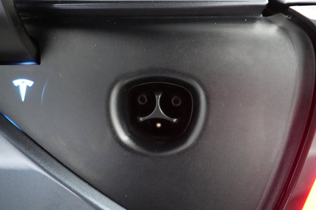 2022 Tesla Model 3 — photo 8 of 21