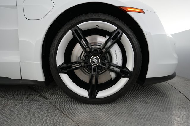 2022 Porsche Taycan — photo 16 of 22