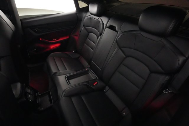2022 Porsche Taycan — photo 19 of 22