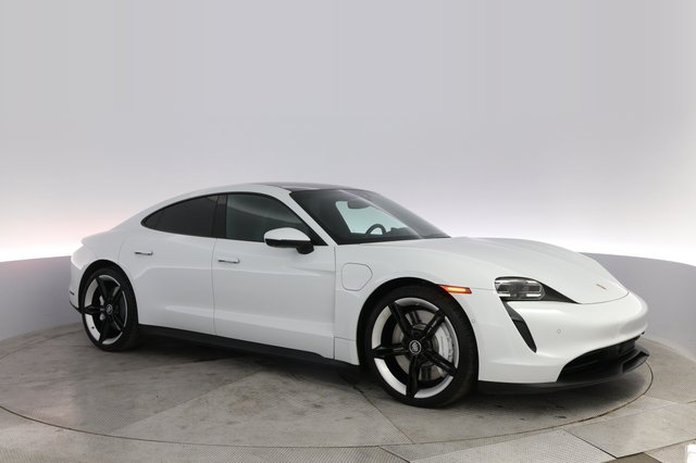 2022 Porsche Taycan — photo 11 of 22