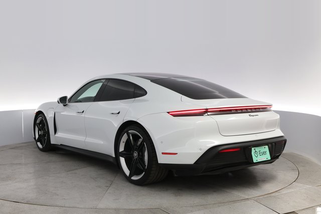 2022 Porsche Taycan — photo 13 of 22