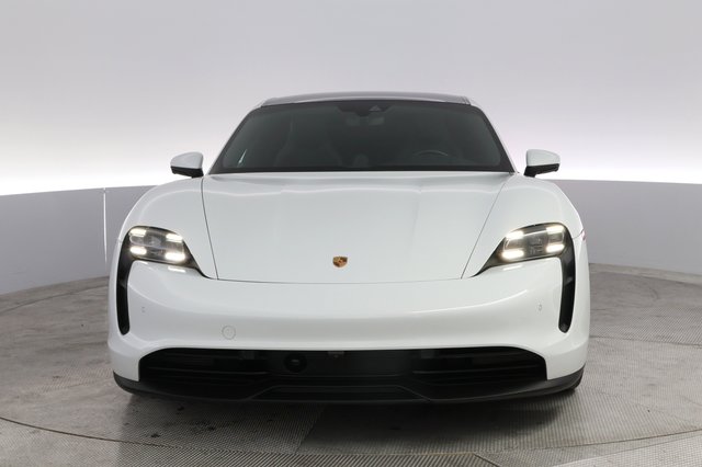 2022 Porsche Taycan — photo 9 of 22