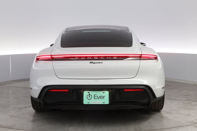 2022 Porsche Taycan — photo 12 of 22