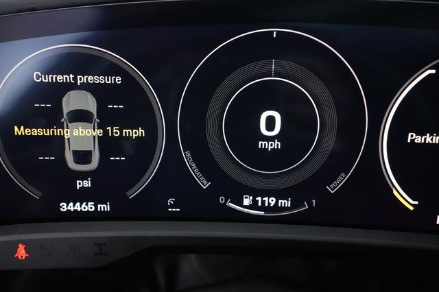 2022 Porsche Taycan — photo 5 of 22