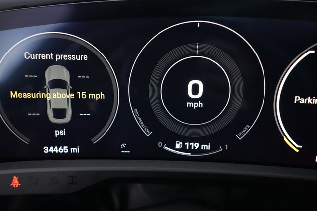 2022 Porsche Taycan — photo 5 of 22