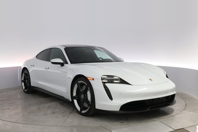 2022 Porsche Taycan — photo 10 of 22