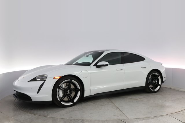 2022 Porsche Taycan — photo 14 of 22