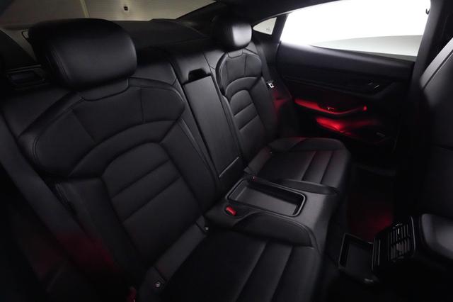 2022 Porsche Taycan — photo 4 of 22