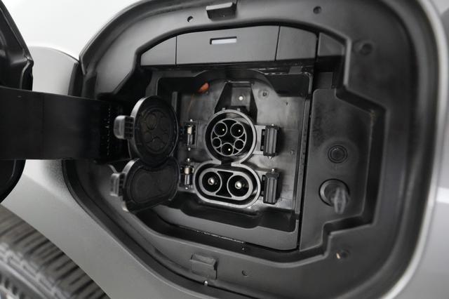 2024 Subaru Solterra — photo 8 of 23