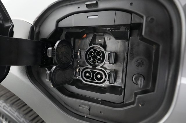 2024 Subaru Solterra — photo 8 of 23