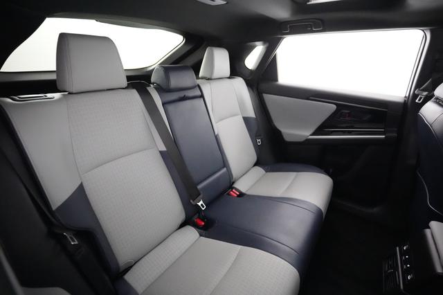 2024 Subaru Solterra — photo 4 of 23