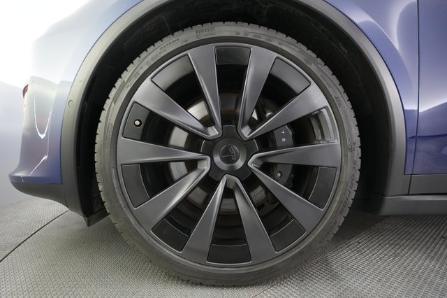 2022 Tesla Model X — photo 16 of 24
