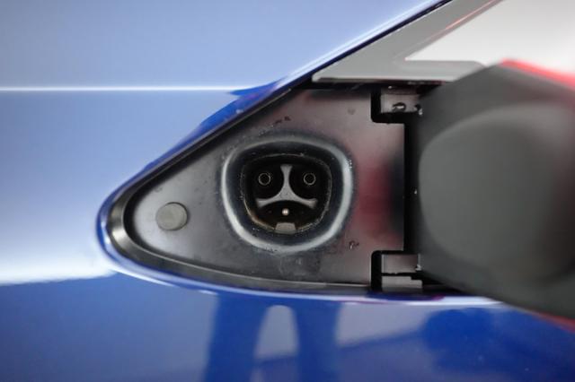 2022 Tesla Model X — photo 8 of 24