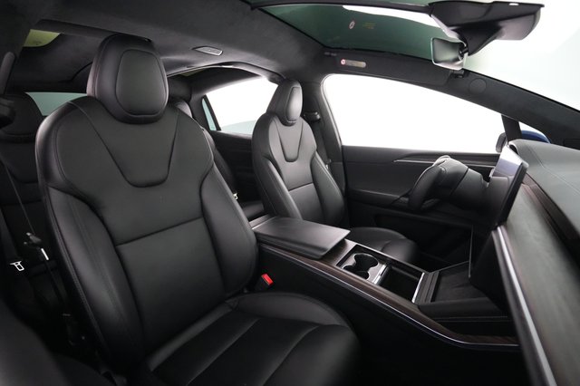 2022 Tesla Model X — photo 18 of 24