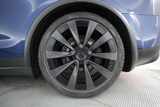 2022 Tesla Model X — photo 15 of 24
