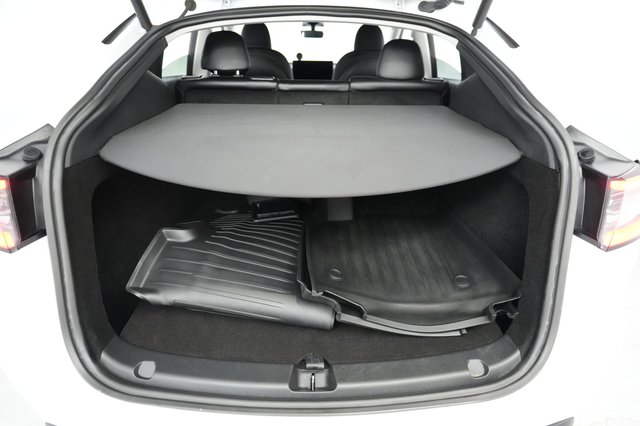 2023 Tesla Model Y — photo 6 of 24