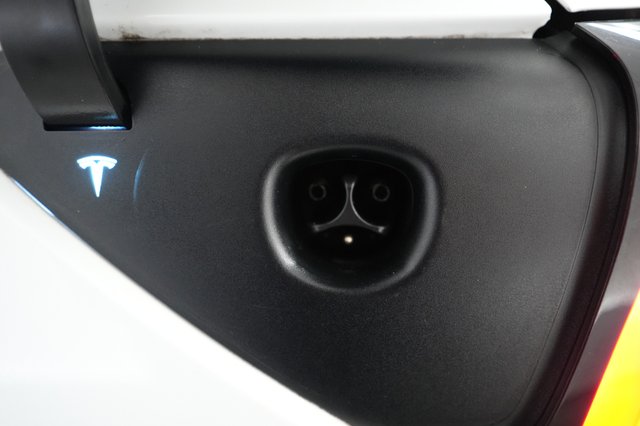 2023 Tesla Model Y — photo 8 of 24